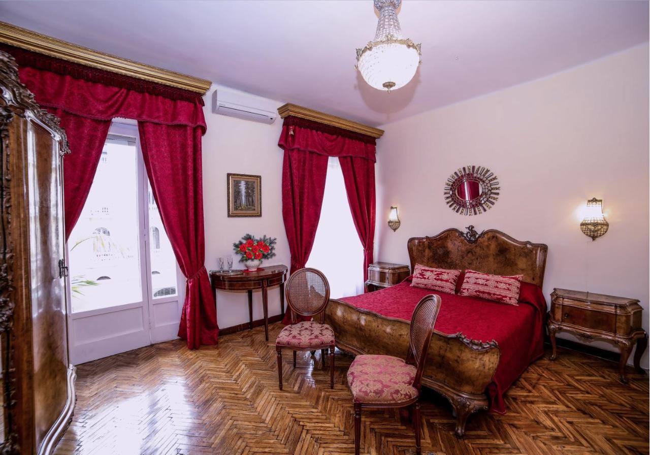 Отель Well Come - Palazzo Reale Неаполь Экстерьер фото