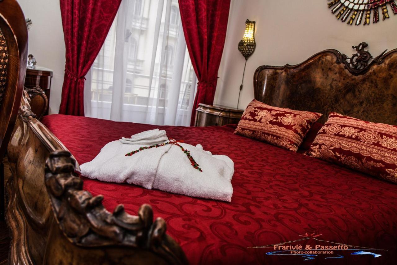 Отель Well Come - Palazzo Reale Неаполь Экстерьер фото