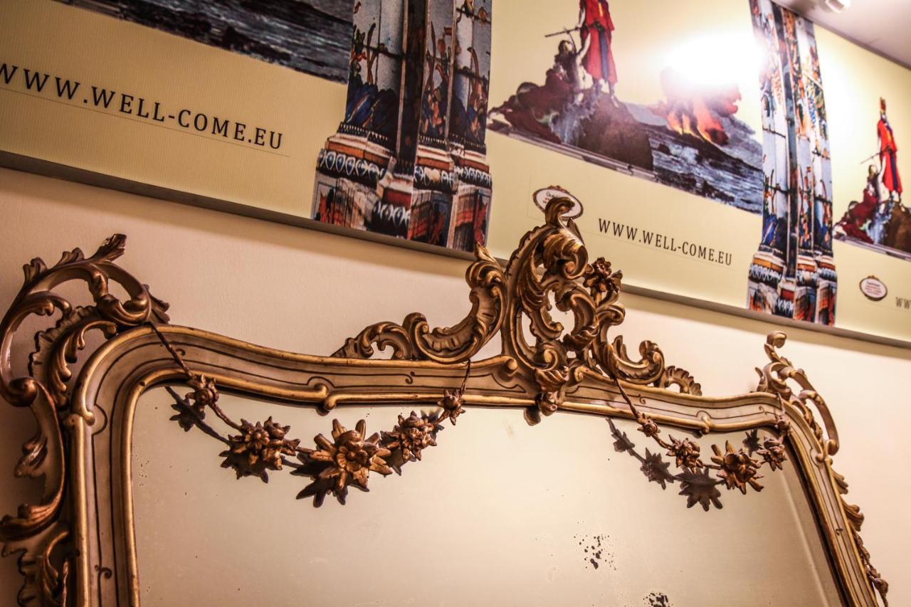 Отель Well Come - Palazzo Reale Неаполь Экстерьер фото